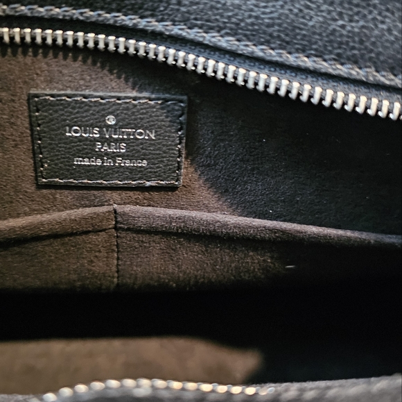 Authentic Louis Vuitton Monogram tote Bag - Picture 4 of 6